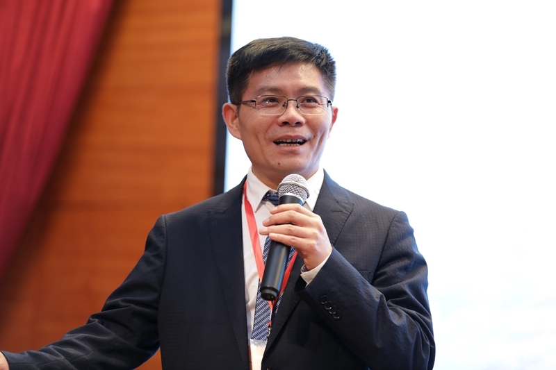 钱济先教授作报告空军军医大学唐都医院钱济先教授在《脊柱内镜治疗